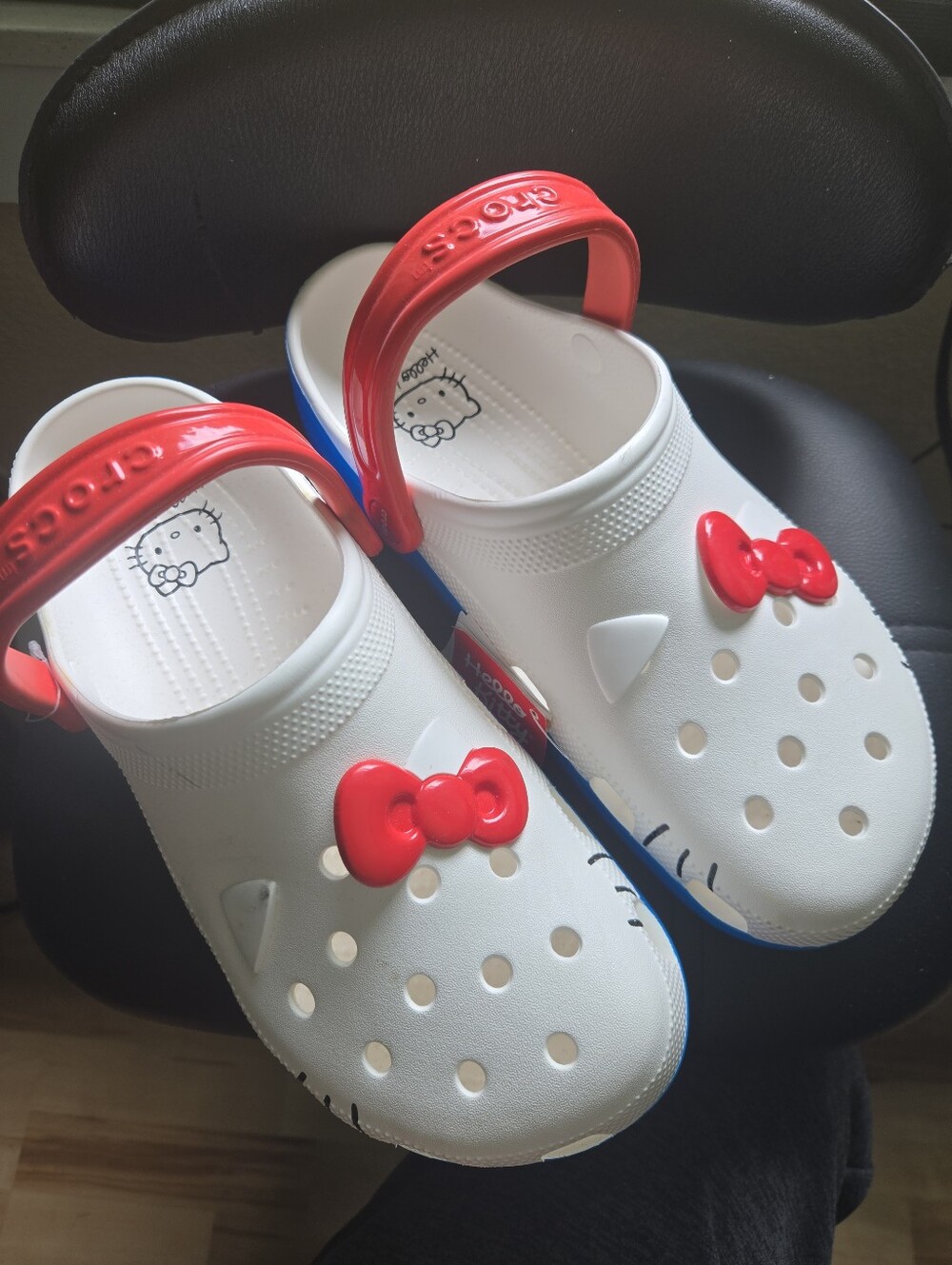 Crocs Hello Kitty Iam Classic Clog White Red Blue Men 11 Women 13 New With Tags